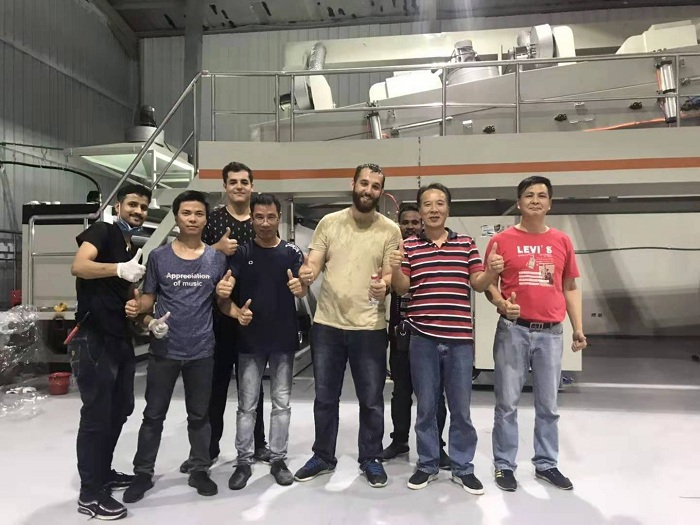 国外合作客户与公司领导合影